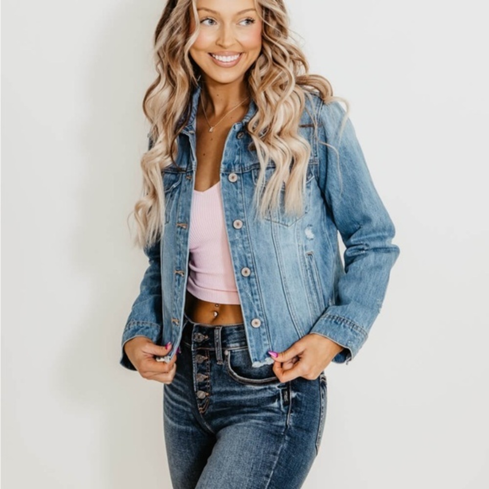 🦋KanCan🦋distressed Denim Jacket size small Raw Hem